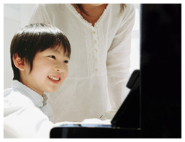 お子様のピアノの練習イメージ