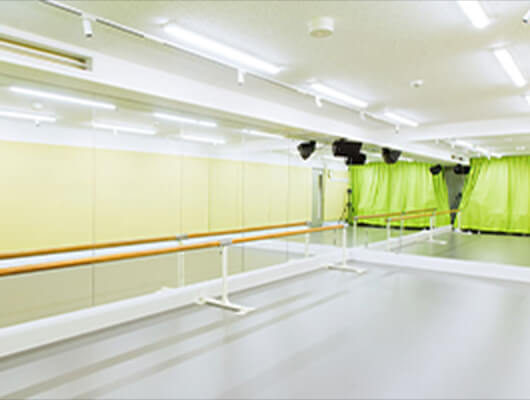 専用スタジオでレッスン